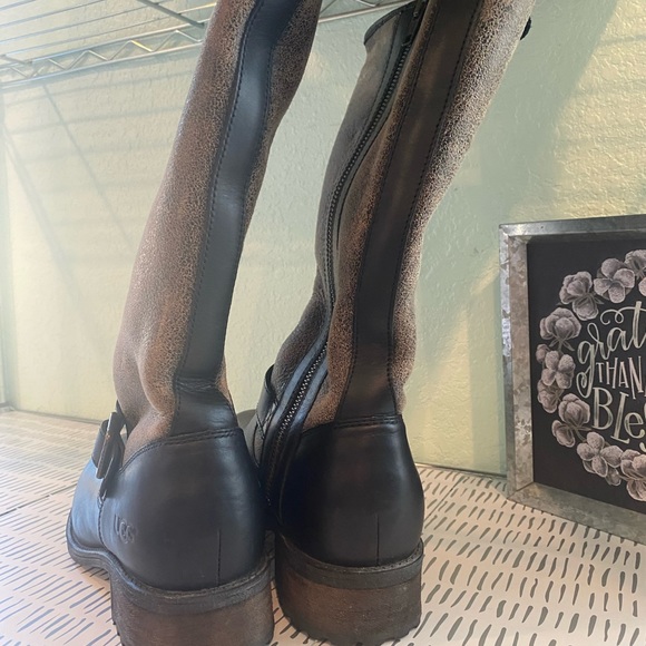 Women’s UGG Chancery Boots softly worn only once! Perfect condition. - Picture 2 of 6